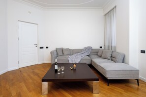 Departamento, 2 habitaciones, balcón | Ropa de cama de alta calidad y cortinas blackout 