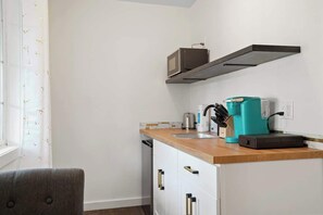 Microwave, coffee/tea maker, cookware/dishes/utensils