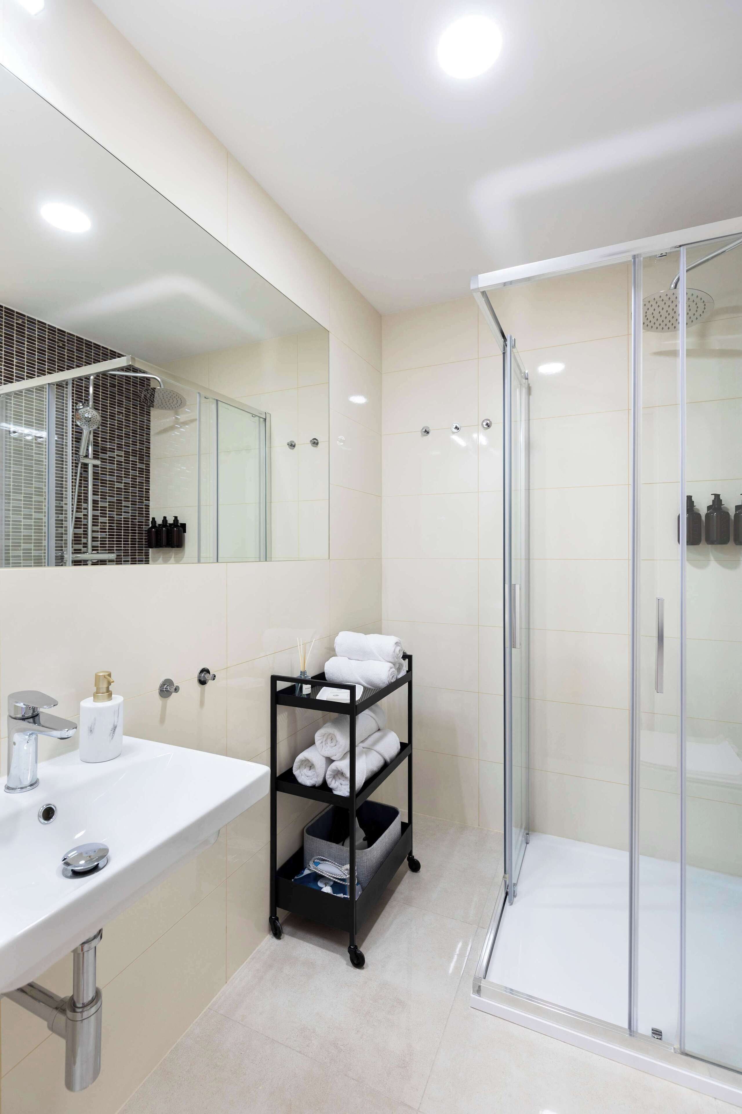 Douche, sèche-cheveux