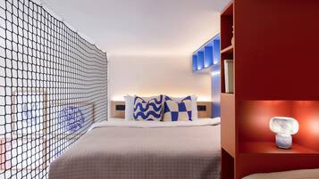 2 bedrooms, iron/ironing board, travel cot, WiFi