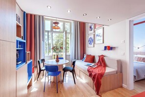 2 chambres, fer et planche à repasser, Wi-Fi, draps fournis