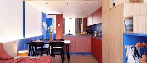 2 habitaciones, tabla de planchar con plancha, cuna de viaje y wifi