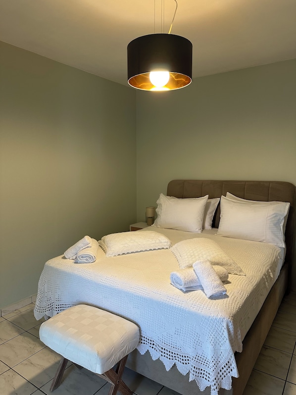 House, Garden View | In-room safe, iron/ironing board, free WiFi, bed sheets