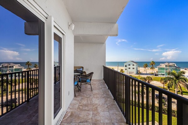 Condo, 2 Bedrooms | Property grounds