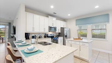 Villa, 6 Bedrooms | Private kitchen | Fridge, oven, coffee/tea maker, toaster