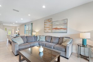 Villa, 6 Bedrooms | Living area