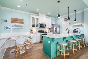 House, 3 Bedrooms | Private kitchen