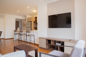 Apartment | 2 bedrooms, desk, Internet