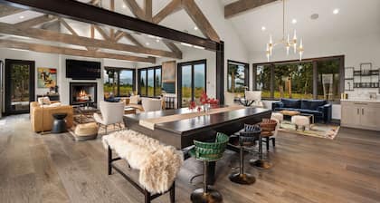 Private Luxury Escape | Deck, Hot Tub + Views!