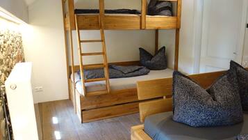 Apartemen | 5 kamar tidur, setrika/meja setrika, dan seprai linen