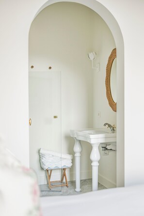 Deluxe-Vierbettzimmer, Stadtblick | Badezimmer