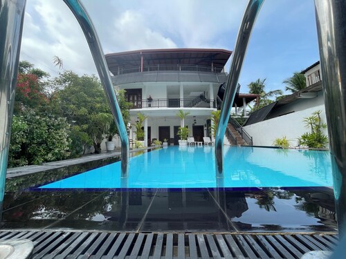 Private Villa for Families or Groups Stay 
Near unawatuna Beach 5Bed rooms•pool