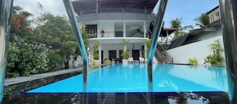 Private Villa for Families or Groups Stay
Near unawatuna Beach 5Bed rooms•pool