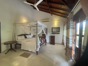 5 bedrooms, iron/ironing board, free WiFi, bed sheets
