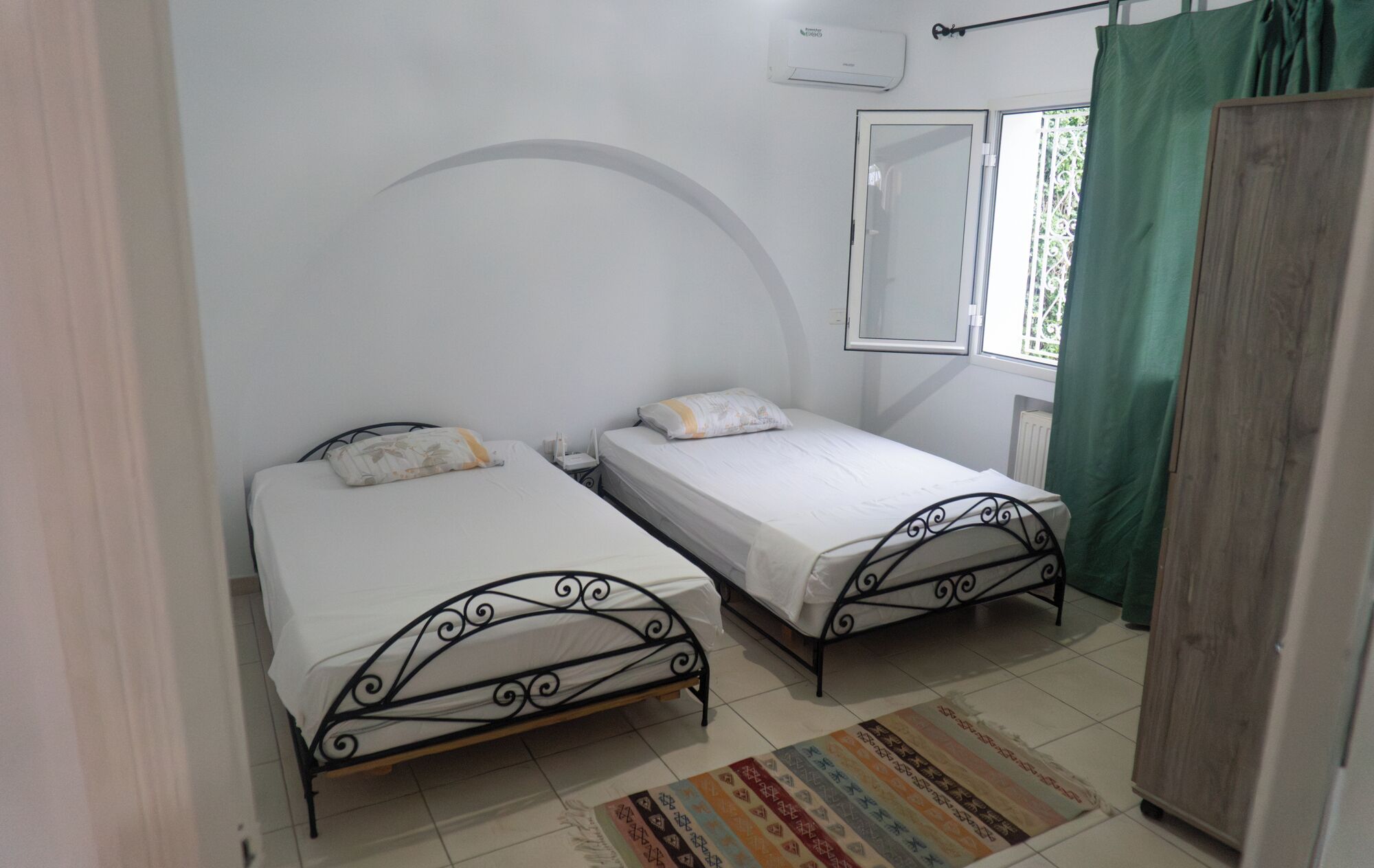 2 quartos, ferros/tábuas de passar roupa, Wi-Fi de cortesia