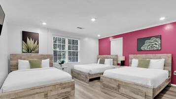 4 bedrooms, iron/ironing board, WiFi, bed sheets