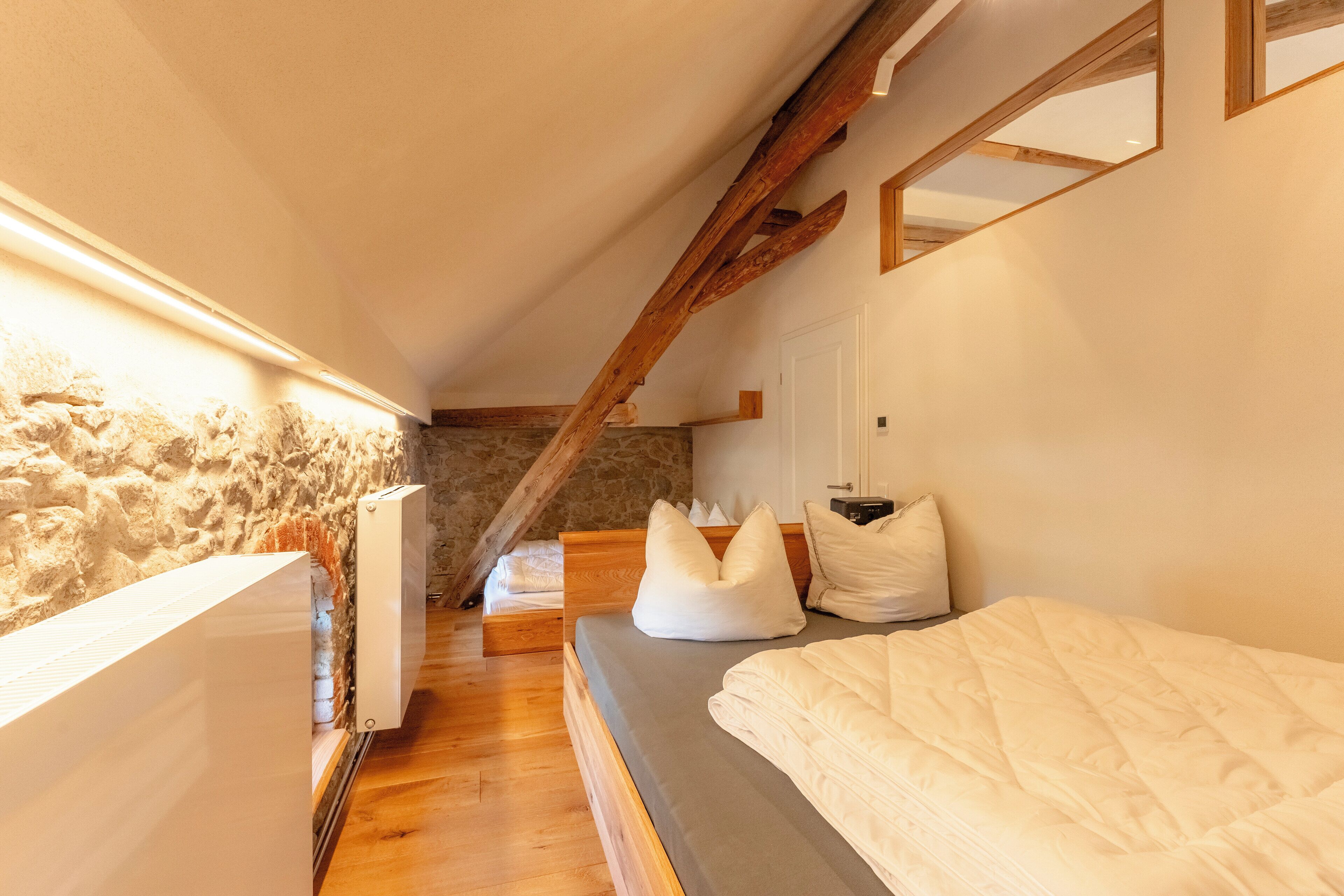 2 室のベッドルーム、アイロン / アイロン台、インターネット