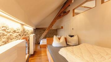 2 室のベッドルーム、アイロン / アイロン台、インターネット