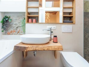 Shower, eco-friendly toiletries, hair dryer