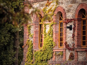 Exterior detail - Private sauna, 2 fireplaces: Bright 3-bedroom flat (Großharthau)