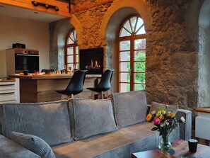 TV, fireplace, offices