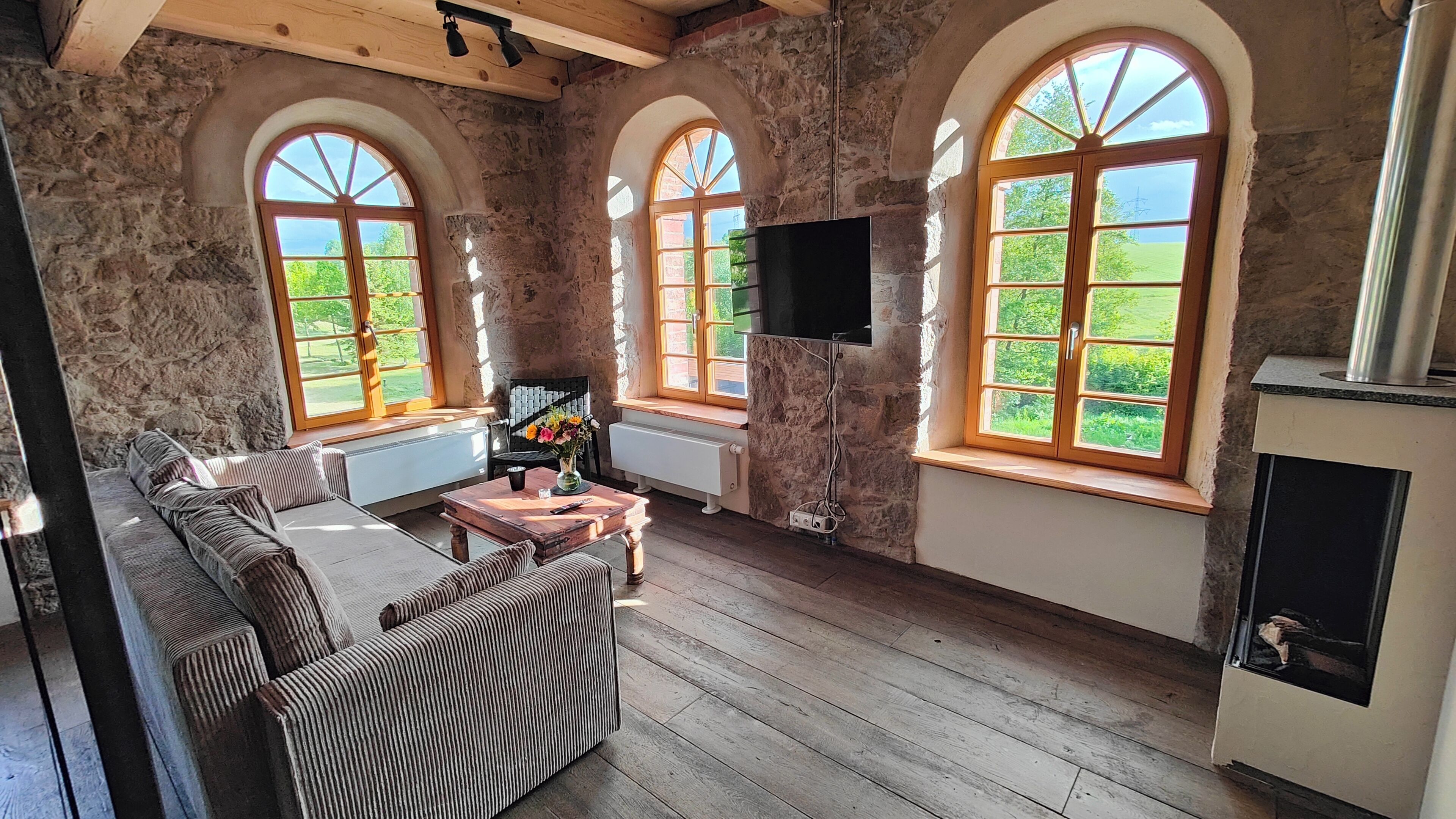 Fernseher, Kamin, Arbeitsbereiche