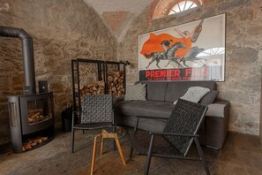TV, fireplace - HexenburgbeiDresden Rittergut mit Kamin, Fasssauna und mehr (Großharthau)