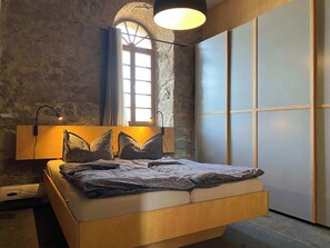 4 bedrooms, travel cot, WiFi