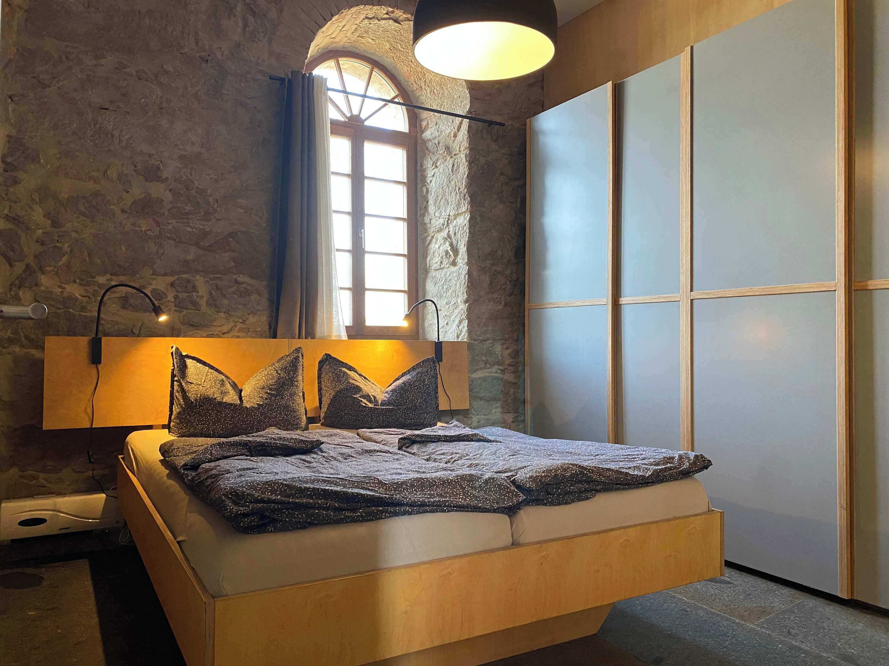 4 bedrooms, travel crib, WiFi