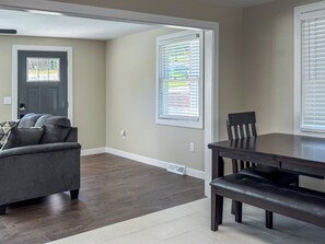 Interior - Platte City - 3 Bedroom - 2 Bathroom - Sleeps 6 (Platte City)