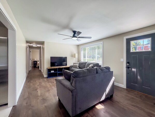 Living area - Platte City - 3 Bedroom - 2 Bathroom - Sleeps 6 (Platte City)