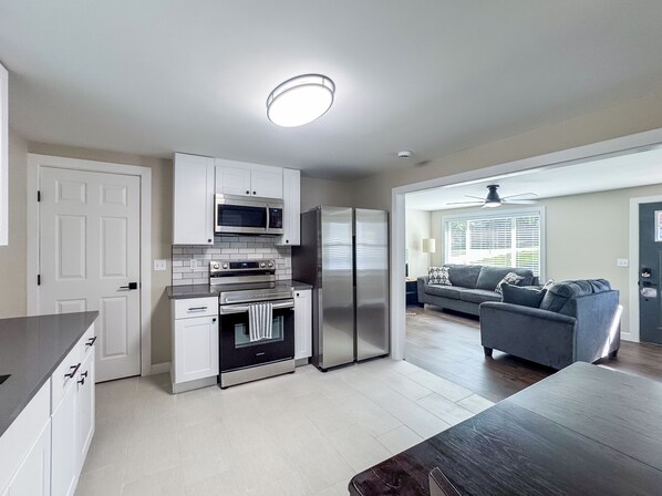 Private kitchen - Platte City - 3 Bedroom - 2 Bathroom - Sleeps 6 (Platte City)