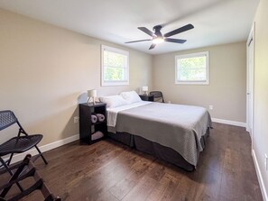 3 bedrooms, iron/ironing board, free WiFi, bed sheets