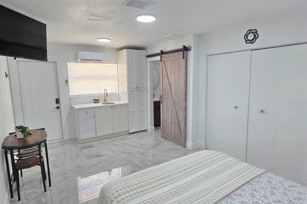 1 soverom, strykejern/-brett, internettilgang og sengetøy