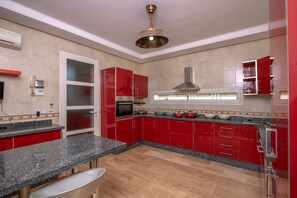 Micro-ondes, four, plaque de cuisson, lave-vaisselle