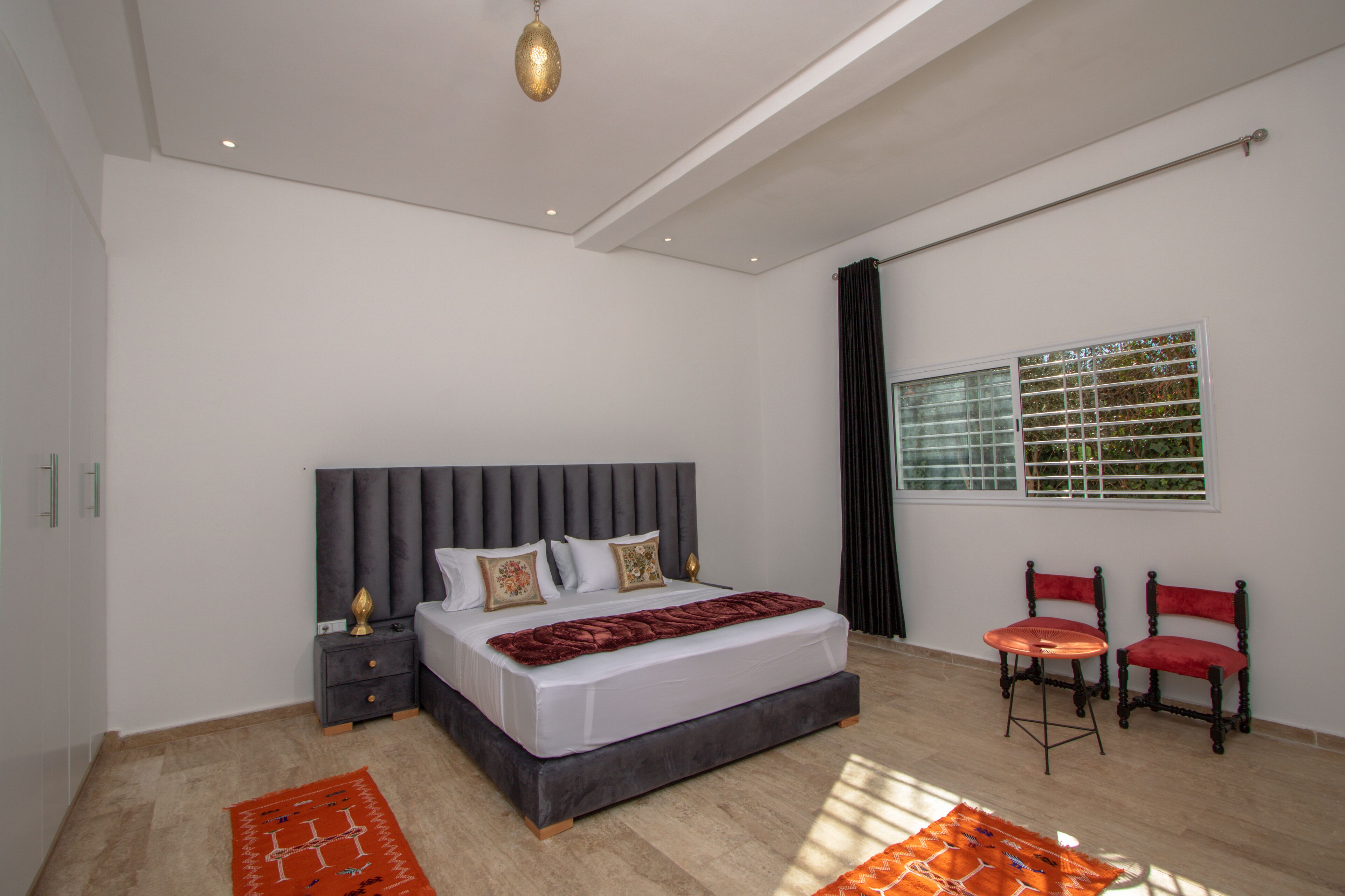 5 chambres, fer et planche à repasser, Wi-Fi, draps fournis