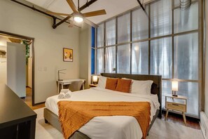 Desk, iron/ironing board, WiFi, bed sheets