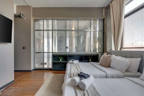 2 soverom, skrivebord, strykejern/-brett og wi-fi