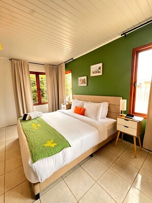 4 bedrooms, desk, iron/ironing board, free WiFi