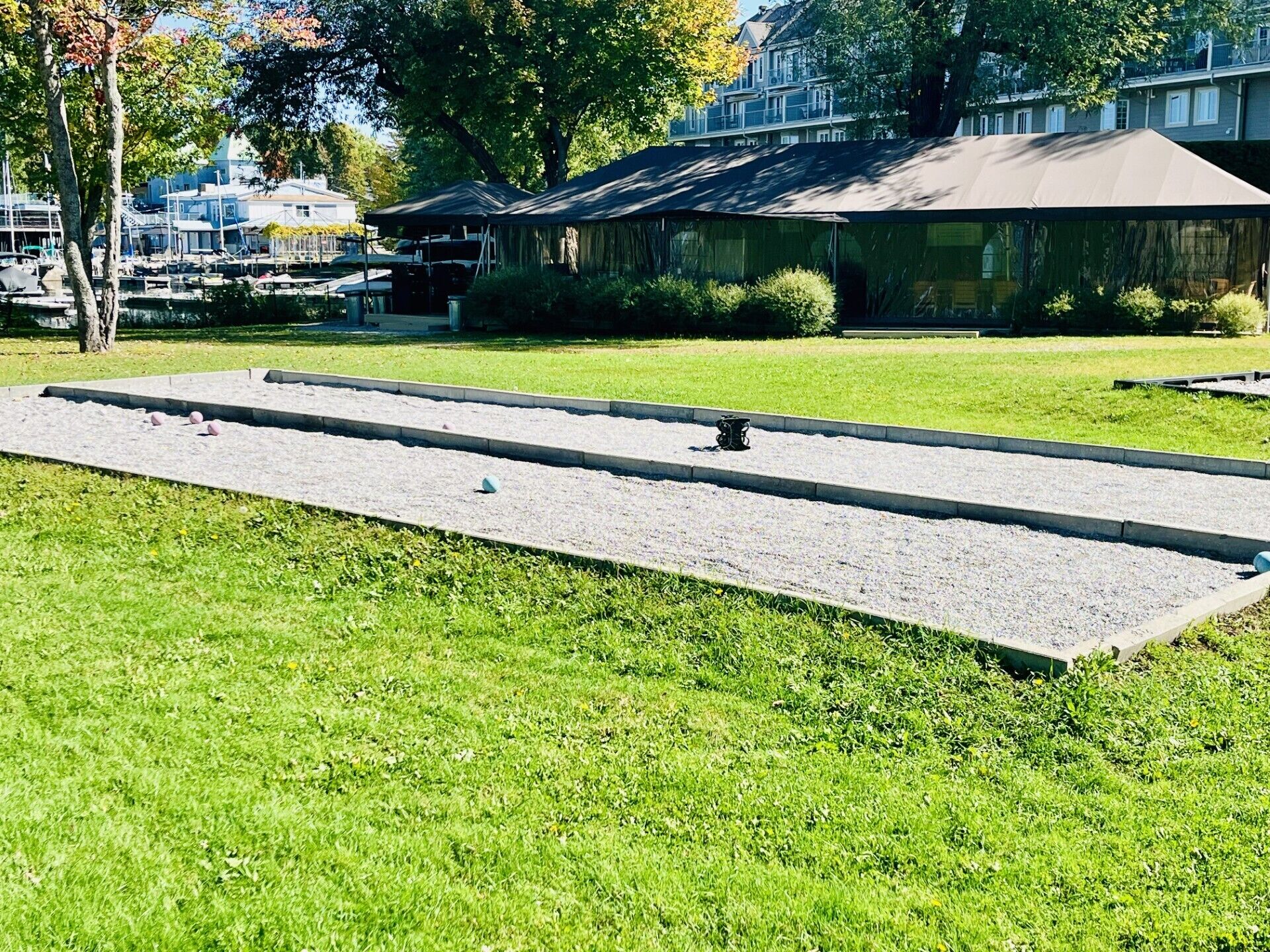 المنطقة المحيطة بالمنشأة