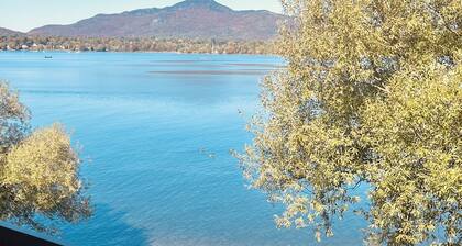 Lumineux condo au bord du lac