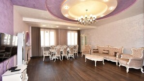 Living area - North Ave. apartment by Luxe Group HH777 (Yerevan)