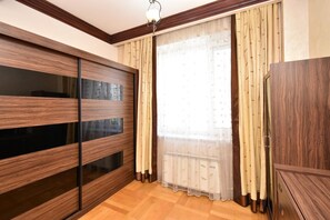 Departamento estándar | Cortinas blackout, tabla de planchar con plancha y wifi gratis 