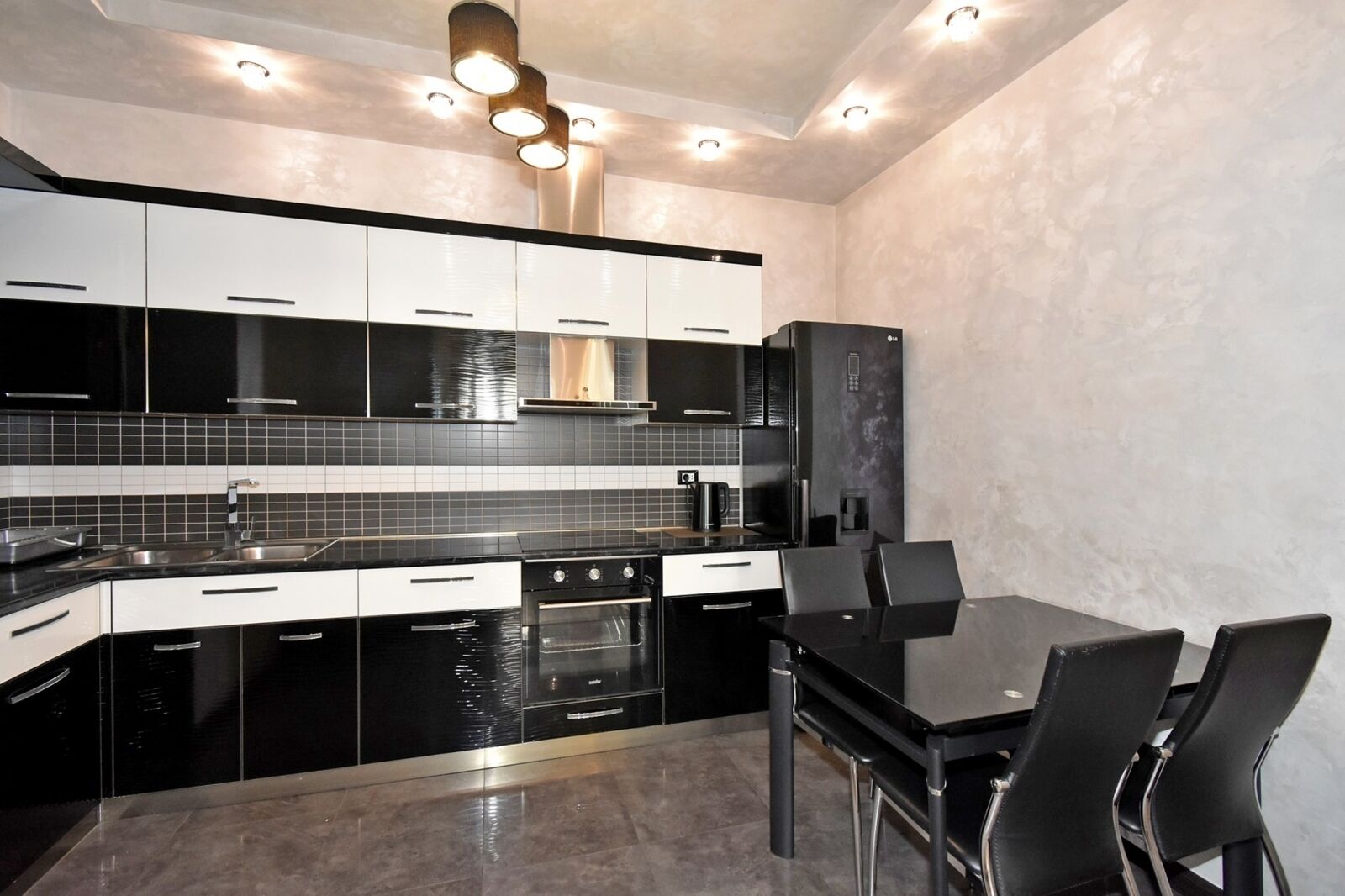 Deluxe Apartment, 2 Bedrooms | Private kitchen
