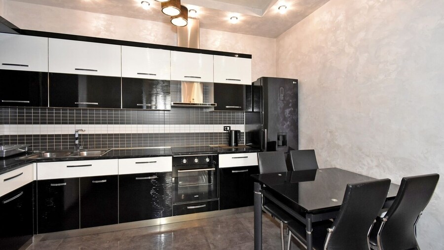 North Ave. apartment by Luxe Group HH777