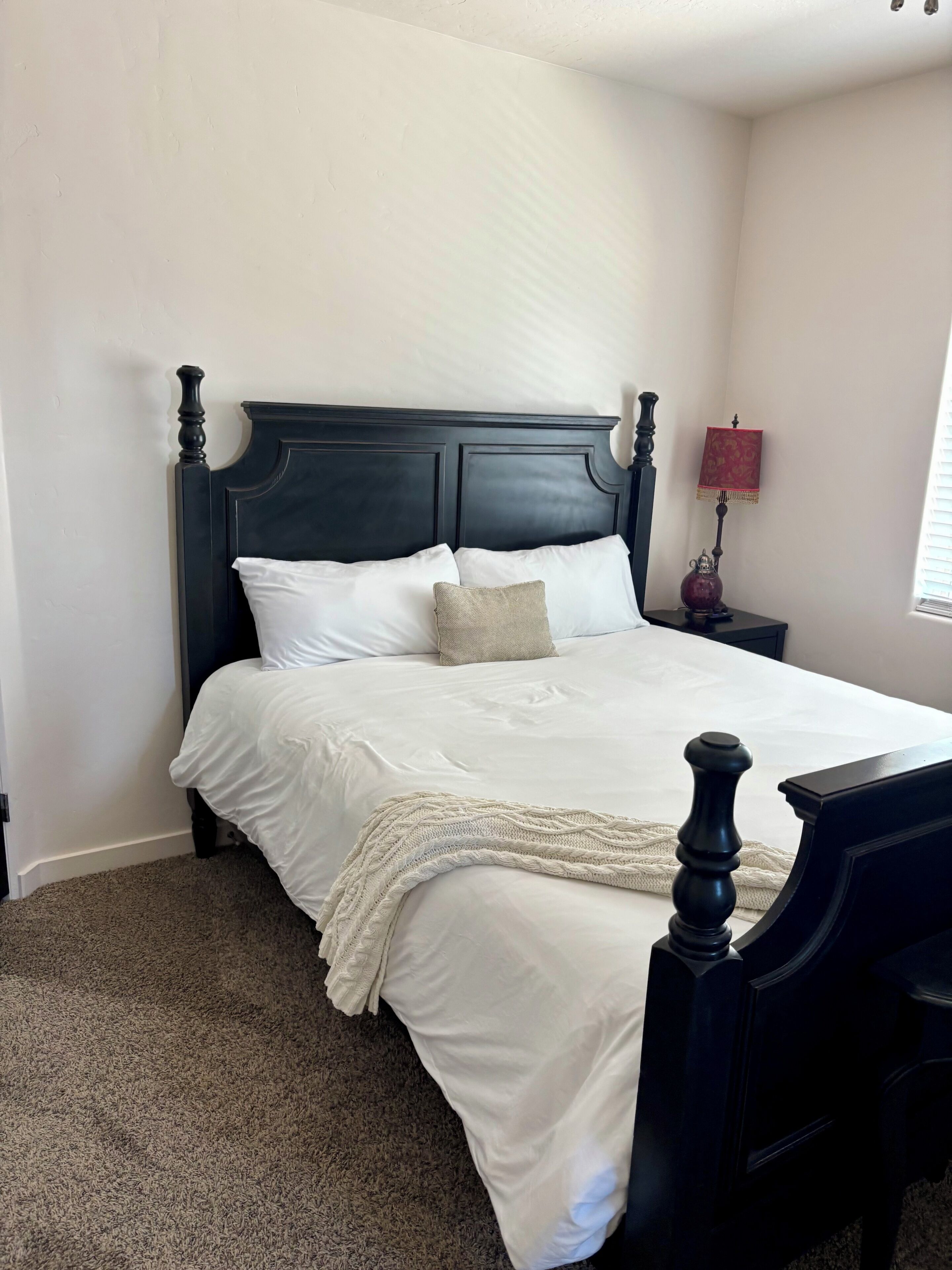3 bedrooms, desk, iron/ironing board, travel cot