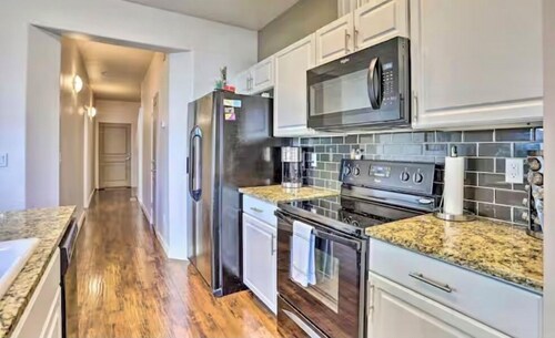 3 En-Suite Bedrooms - 3 Private Bathrooms - Restaurants - Parks - Attractions