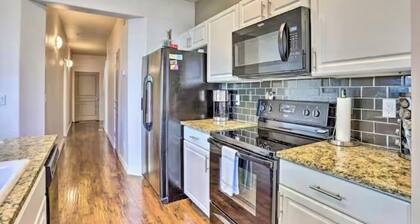 3 En-Suite Bedrooms - 3 Private Bathrooms - Restaurants - Parks - Attractions