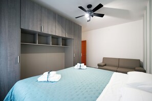 Iron/ironing board, internet, bed sheets