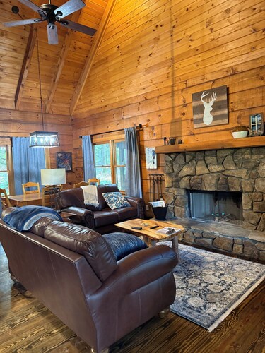 New Listing! Secluded -Rustic Log Cabin- In Town Cashiers- Pet-Friendly!